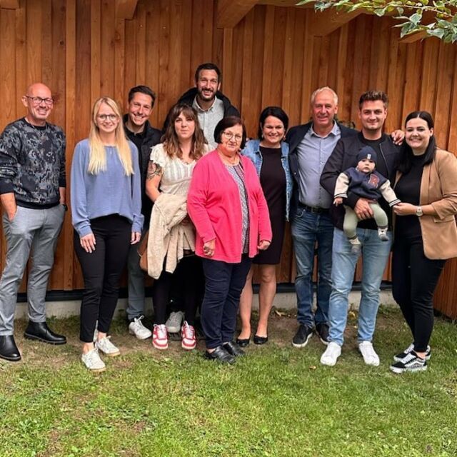 Wir sagen danke, für die wunderbare Saison. 
Danke, für die vielen schönen Stunden mit unseren Freunden, Stammgästen und Helfern.
Danke, für die tolle Zeit mit unserem Team. 
Danke, für die schönen Aus- und Augenblicke.
Danke, an alle Besucher.

Es war wieder mal eine super Saison. 
Ab jetzt gehts für die Kohlröslhütte in den #winterschlaf 

Wir sehen uns im Mai 2024 ❤️