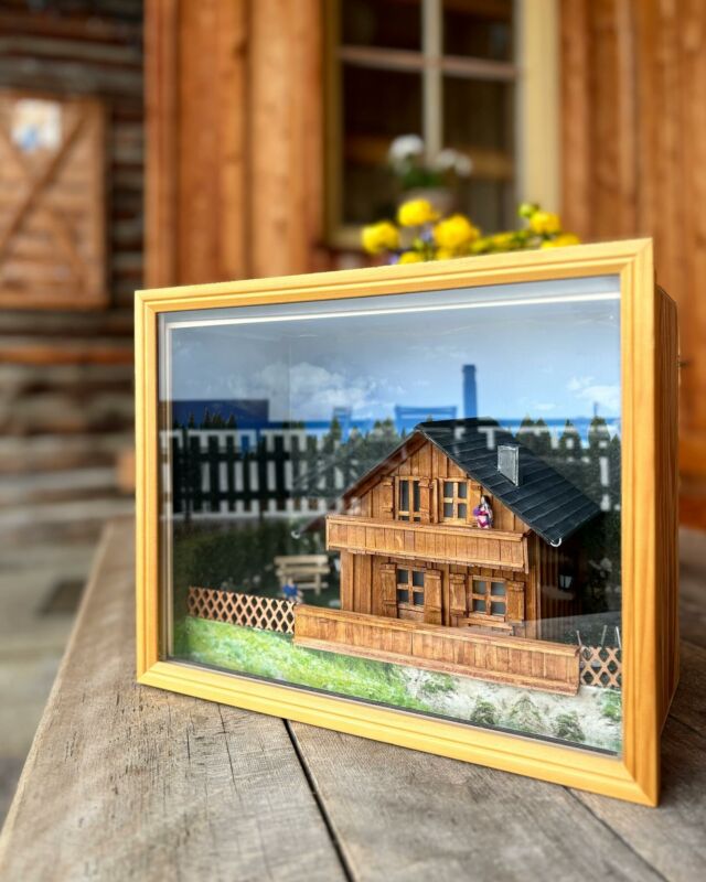 Großartige Momente mit großartigen Menschen ❣️
Vielen herzlichen Dank für das wunderbare Geschenk anlässlich unseres 75-jährigen Hüttenjubiläums! 
Angie und Willi haben uns unsere Lärchenhütte in Miniaturform geschenkt. #selbstgebaut
Unfassbar schön!! Danke dafür, danke auch für eure langjährige Freundschaft 🤍